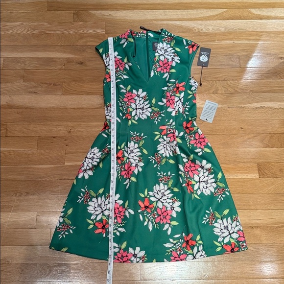 NWT VINCE CAMUTO Floral Green Mini Dress - Picture 6 of 9